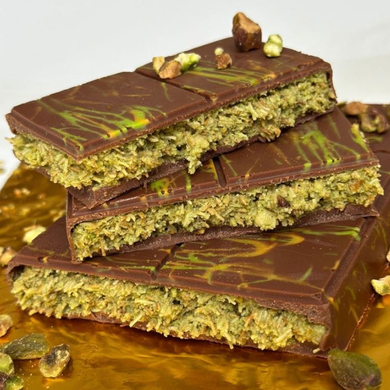 Pistachio kunafa dark chocolate {80 GRAMS}